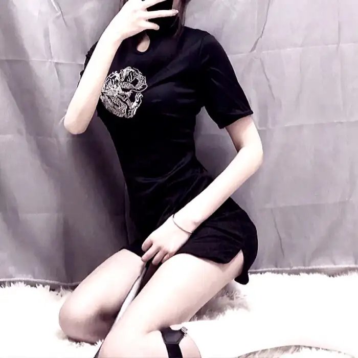卿何薄命